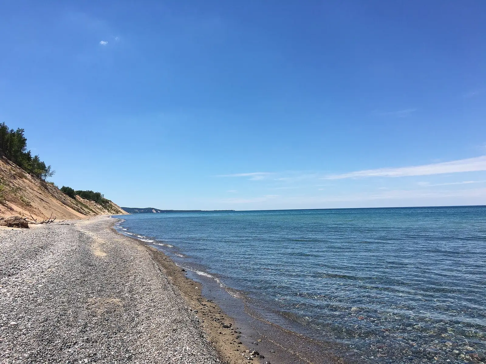 Pebble beach below the Grand Sable Dunes at Sable Falls on Lake Superior