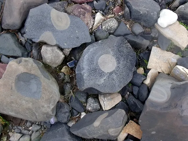 Omarolluk rocks at their source, Belcher Islands, Hudson Bay